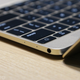 Imagen para el artículo titulado Probamos el nuevo MacBook: precioso y ligero, pero algo incómodo